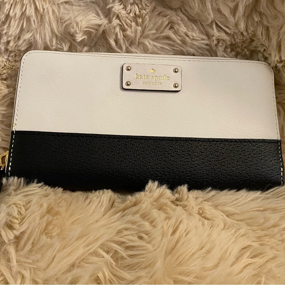 EUC! Kate Spade Two-Tone Black and White Clutch Wallet